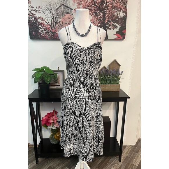 Forever 21 Women’s a line dress medium sleeveless Sweetheart Adjustable straps - Picture 1 of 12